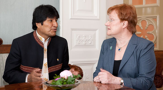 Bolivian presidentti Evo Morales ja tasavallan presidentti Tarja Halonen.  Copyright © Tasavallan presidentin kanslia